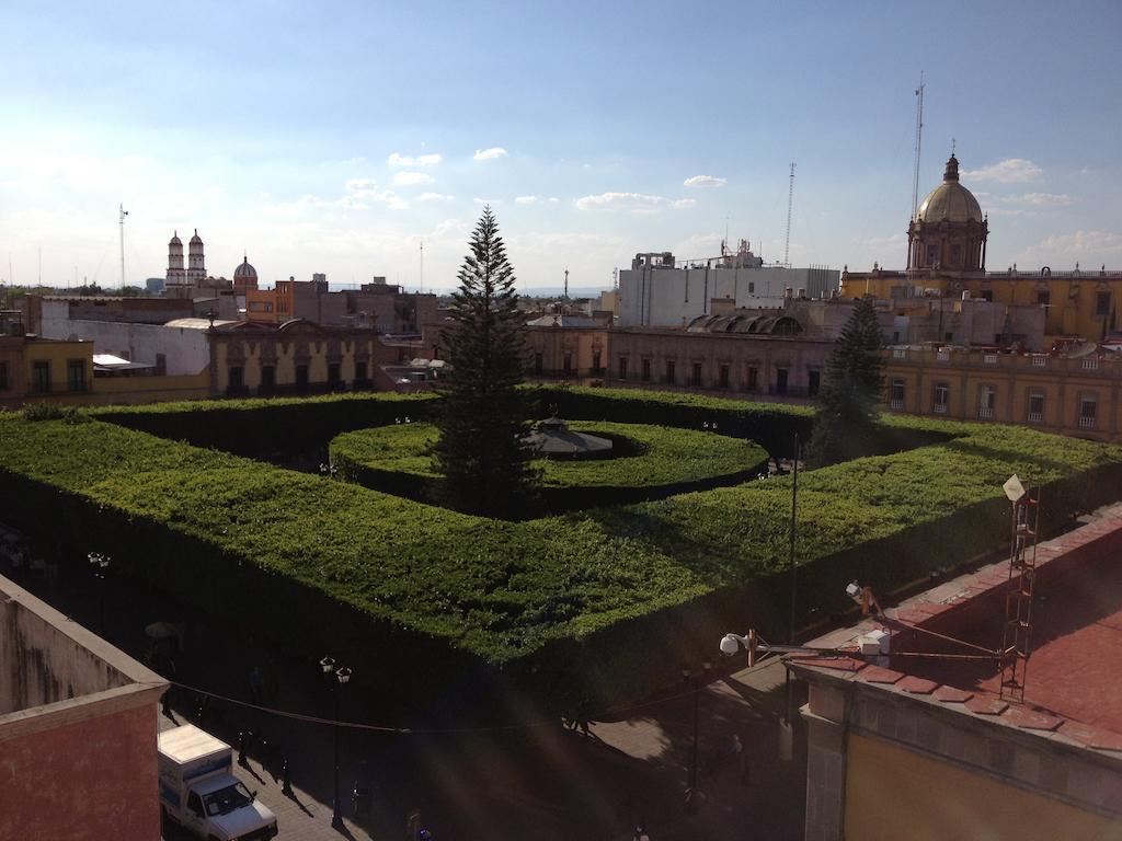 Hotel Gomez De Celaya Селая Екстериор снимка